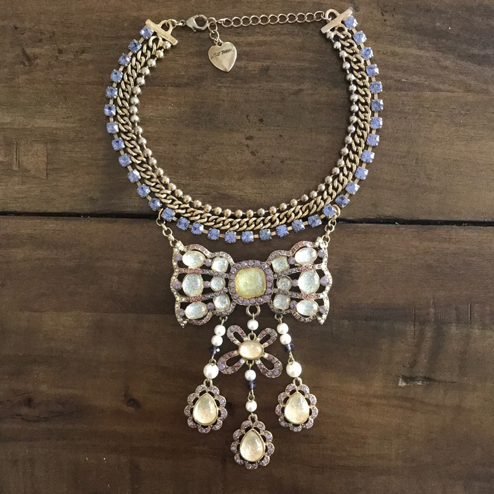 Statement necklace